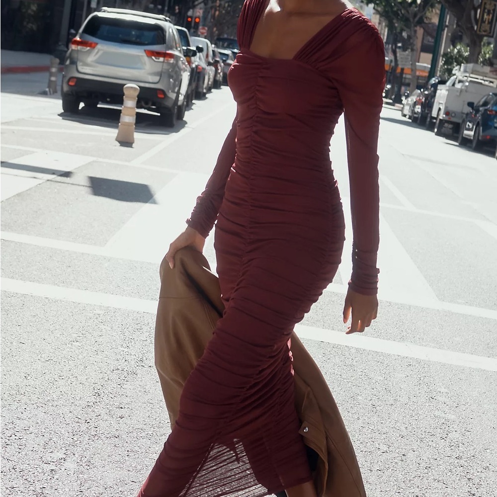 By Anthropologie Long-Sleeve Ruched Slim Midi Dress Pre Owned Burgundy Plum M - Picture 7 of 7